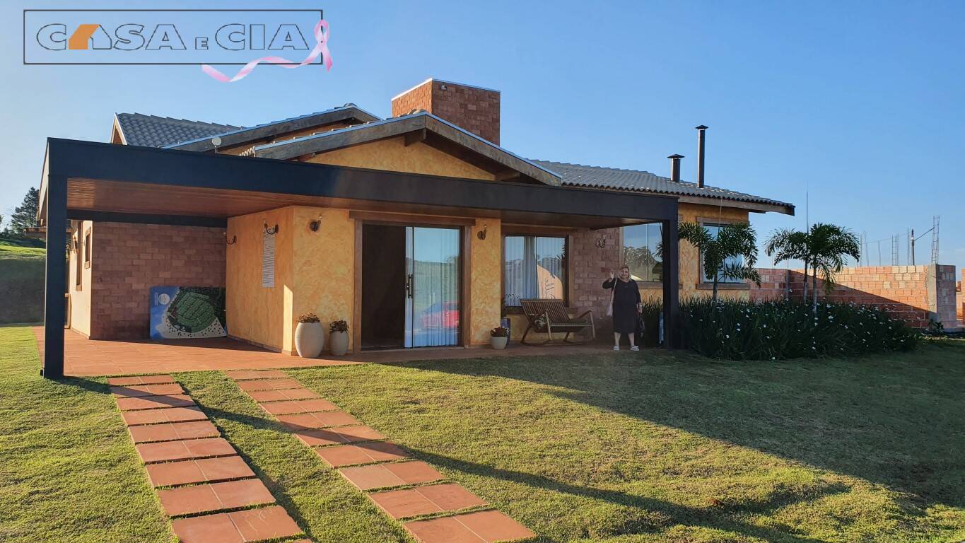 Casa à venda com 3 quartos, 116m² - Foto 1