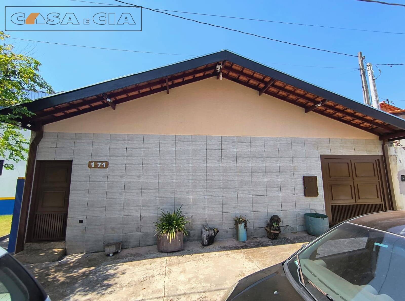 Casa à venda com 3 quartos, 162m² - Foto 1